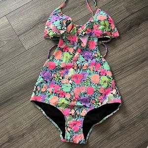 Victoria’s Secret one piece ruffle side cutout monokini